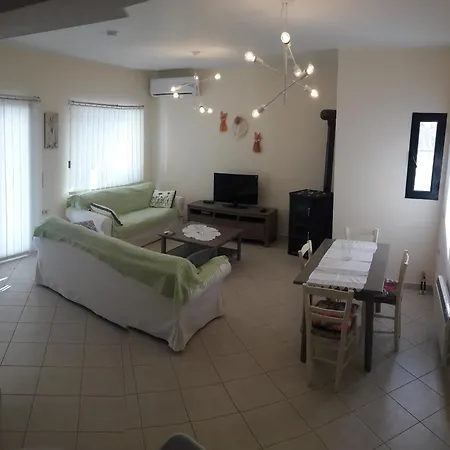 Sternes House Agios Leon